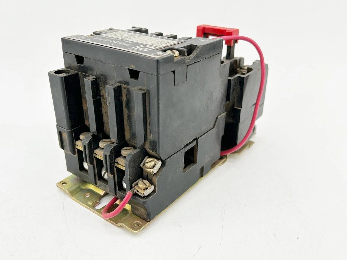 Used Square D 8736SCO7V02S Contactor Starter 575V 10HP NEMA Size 1