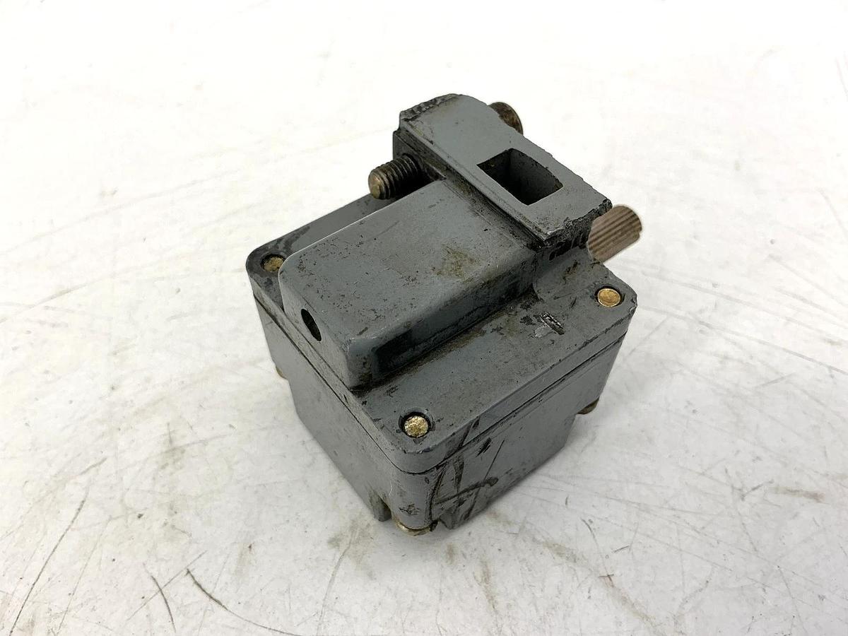 Used Cutler-Hammer E50DR1 Ser A1 Limit Switch Head Component Side Rotary Stand Spring