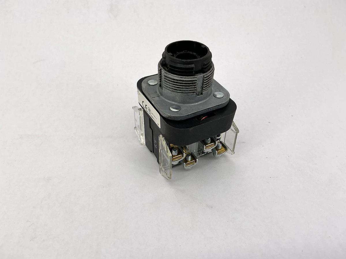 New Allen Bradley 800T-FXMQ24XA7 Ser T 30mm Push-Pull Device 80T PB 3Pos