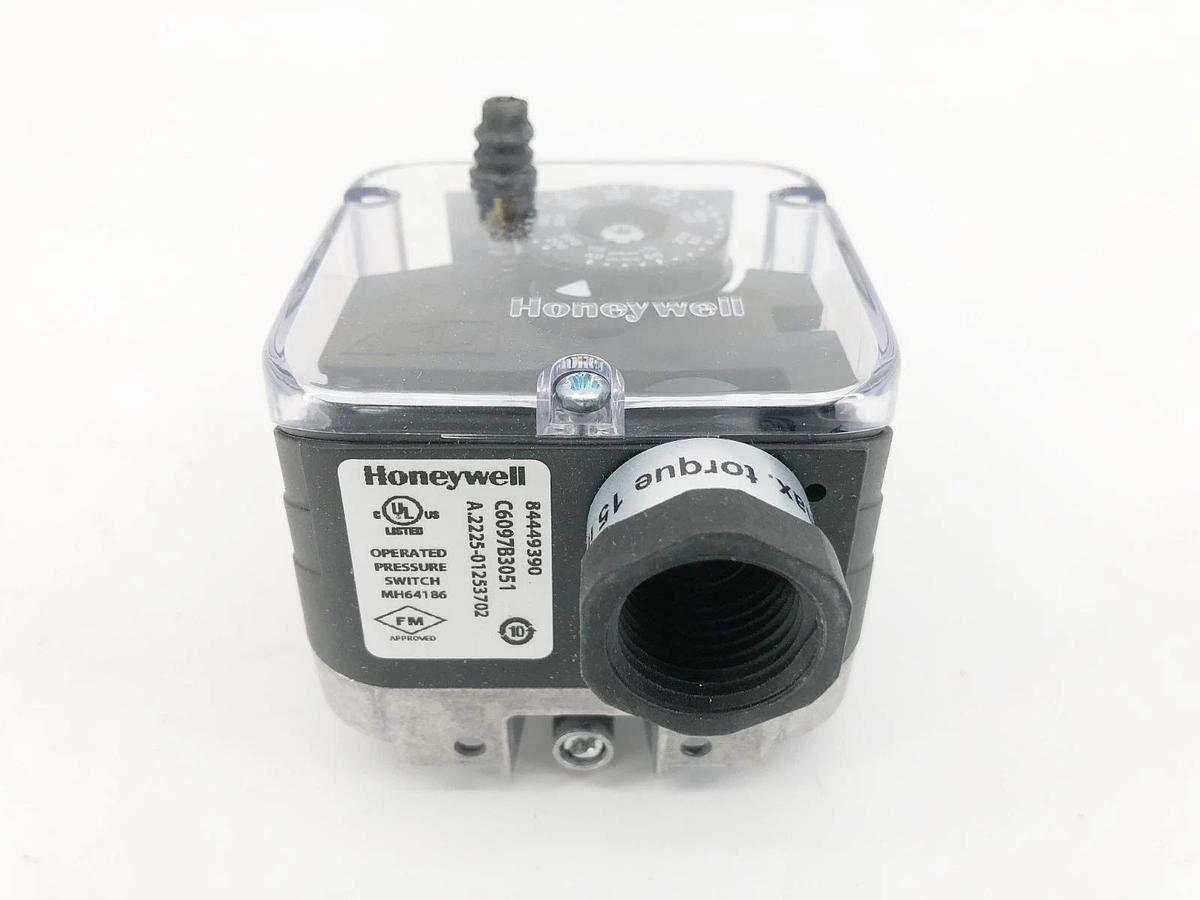 New Honeywell C6097B3051 Pressure Switch 1/4''NPT 40-200'' WC 84449390