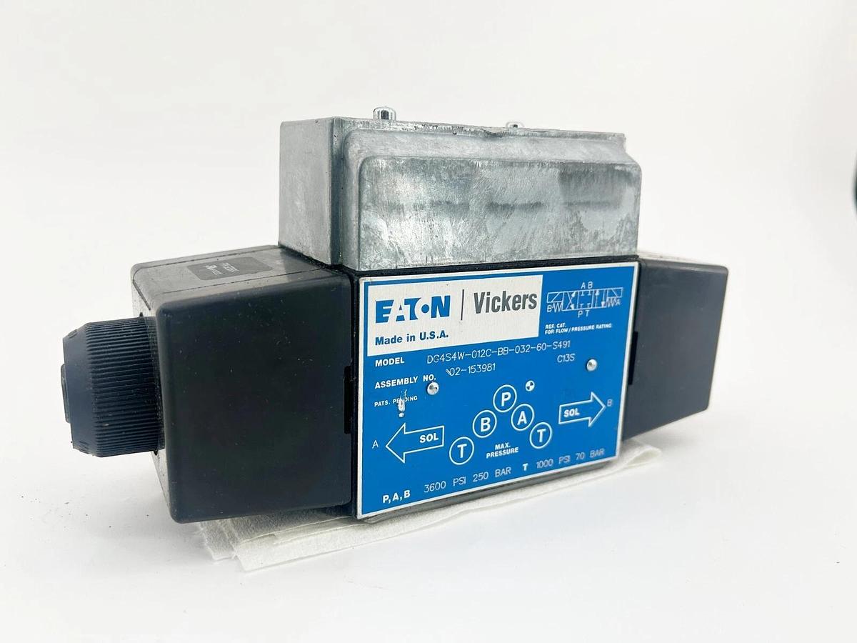 New Eaton DG4S4W-012C-BB-032-60-S491 Solenoid Valve 3600PSI 250Bar 02-153981