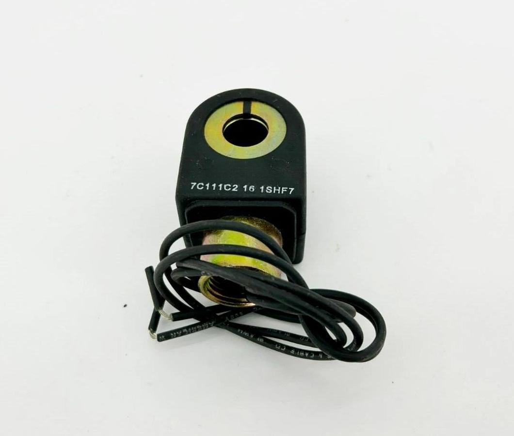New Honeywell 7121KBN1NF00N0C111C2 Solenoid Valve 1/8", 24VDC (Coil Only)