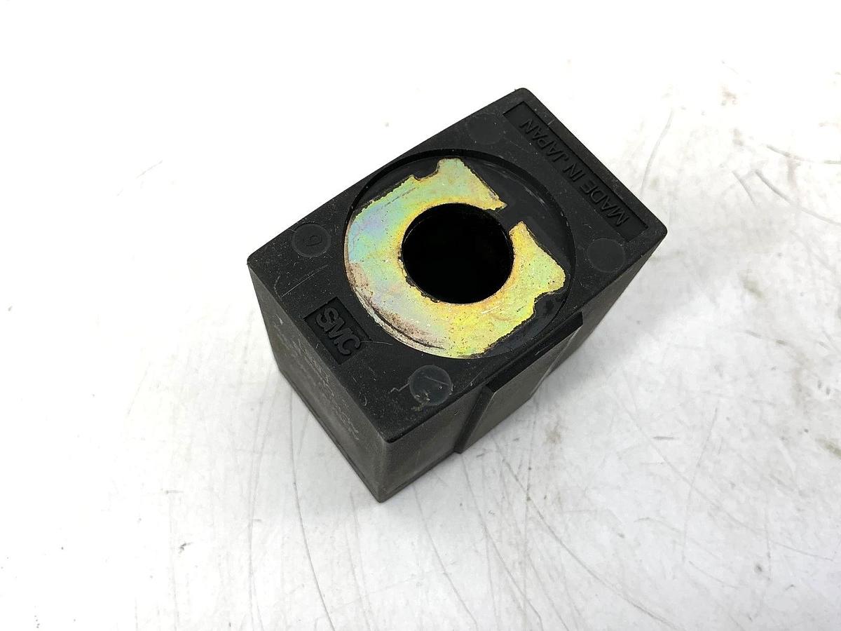 Used SMC VX2220 Solenoid Valve Plug-In 3-Pin Air-0~2MPa Water-0~1.7MPa LTOil-0~1.2MPa