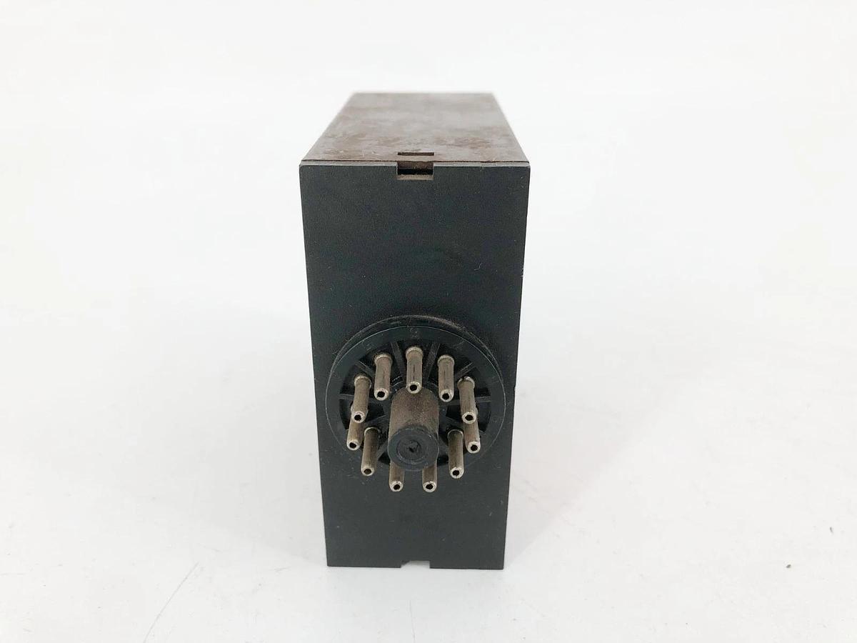 Used Hoyer 5775.9009 Voltage to Frequency Converter 20-120Hz 11-Pin