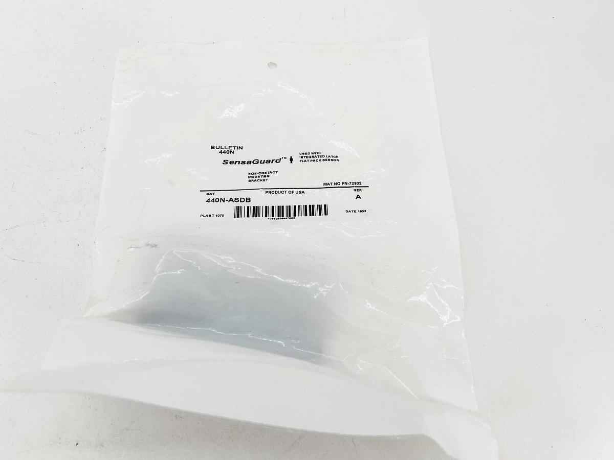 New Allen Bradley 440N-ASDB Non-Contact Mounting Bracket Used with Integrated La