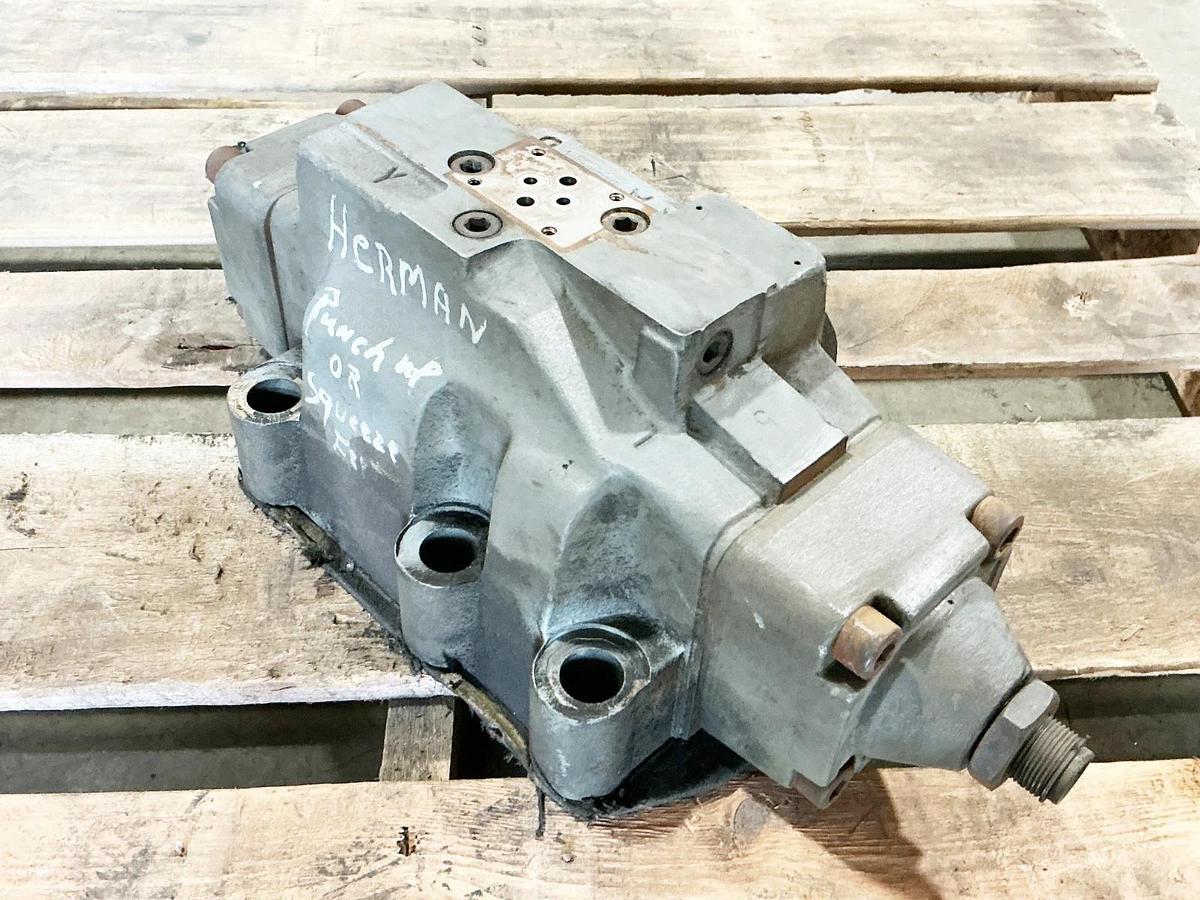 Used Rexroth 4WEH32HZ-50/6AW120-60NET Pilot Valve 4WE6D51/AW120-60NDL/V/5