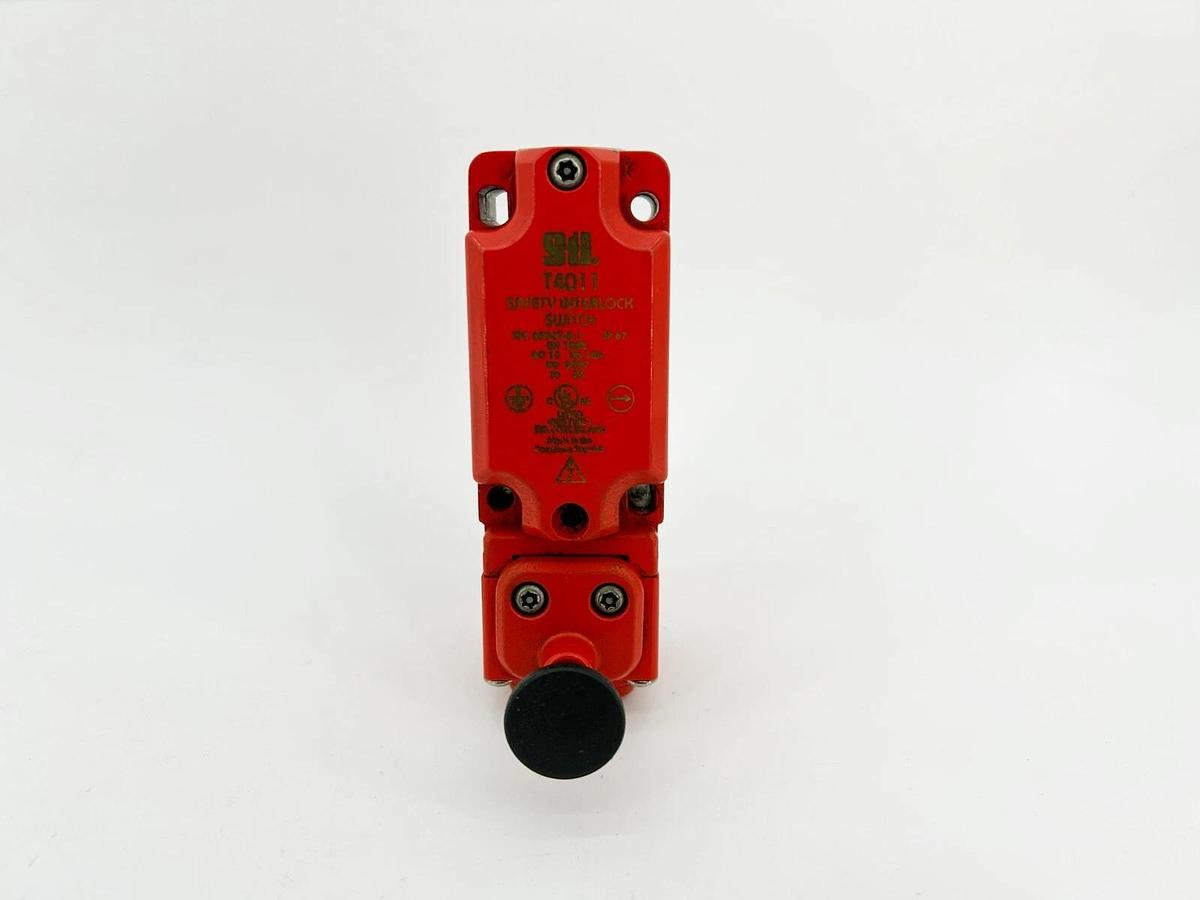 Used Omron Sti T4011-L021SN Safety Interlock Switch, 2NC/2NO 1/2NPT, 44533-1110