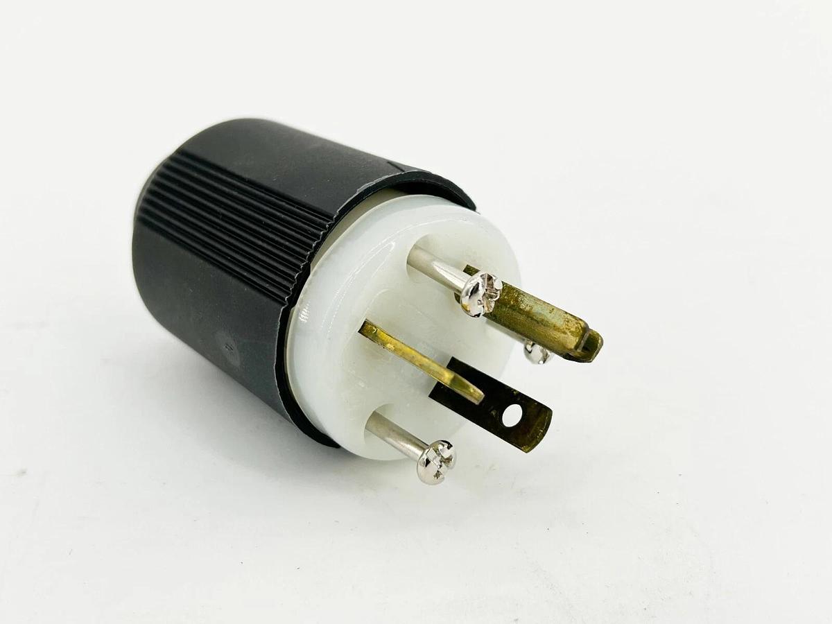New Lot of 2 Arrow Hart 5366N AutoGrip Plug 5-20P 2P 3W Grounding 125V