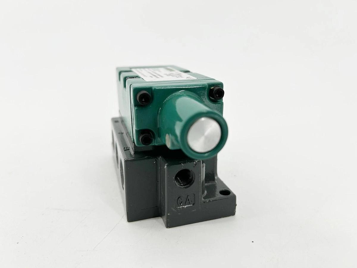 New Numatics 152JA441O000000 Solenoid Valve 1/4" Port MK 15 Series 2 Position