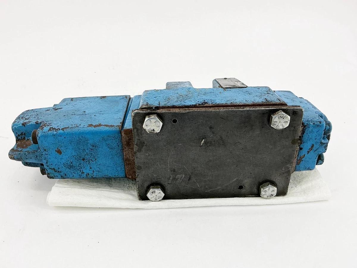 Used Rexroth 4WRZ16W150-60/6AG24NTZ4/M Hydraulic Valve