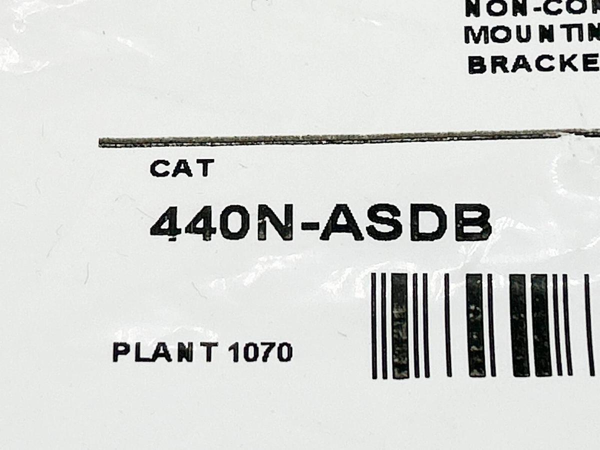New Allen Bradley 440N-ASDB Non-Contact Mounting Bracket Used with Integrated La