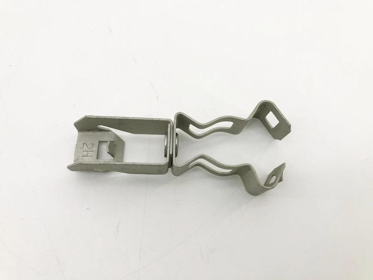 Lot of 18 New Caddy 1236M Purlin Clips 3/8" Conduit To "Z" Purlin - No Box
