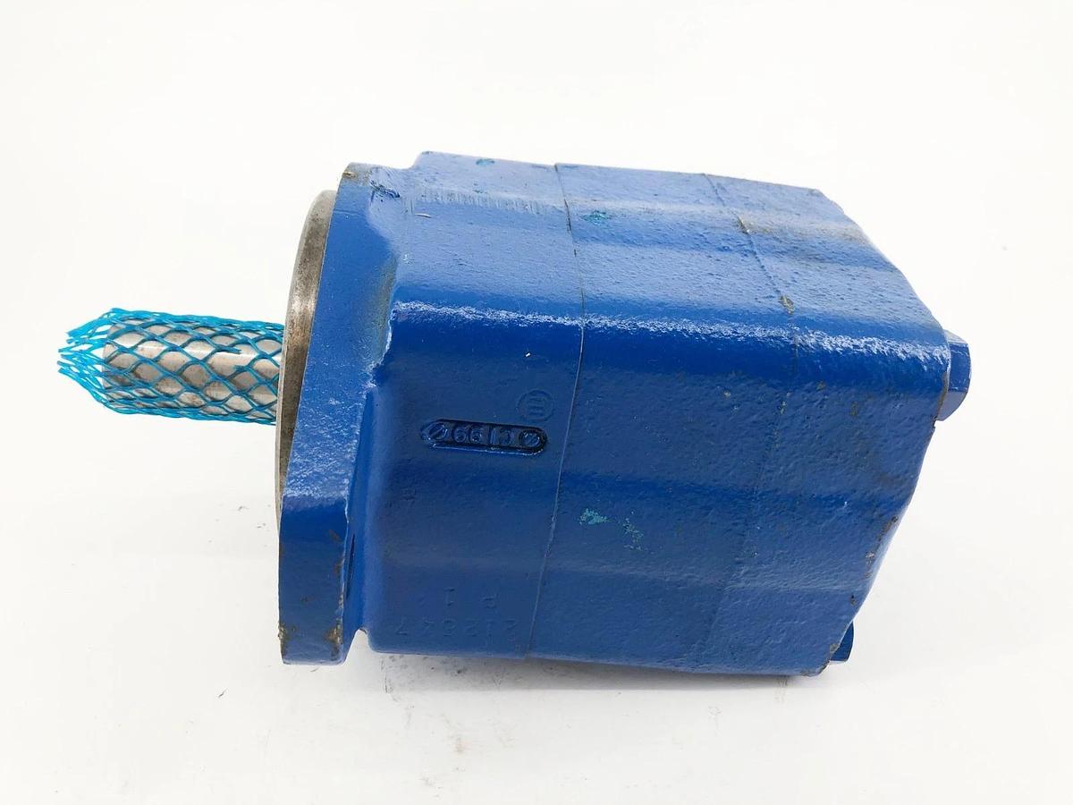 New Vickers 35V30A-1A22R Fixed Displacement Vane Pump 02-137126-1 - No Box