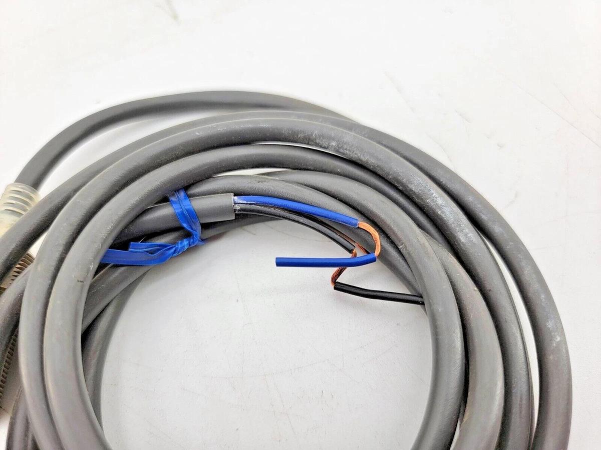 New Omron E2E-X5F1 Proximity Sensor 5mm Range - Missing Mounting Hardware