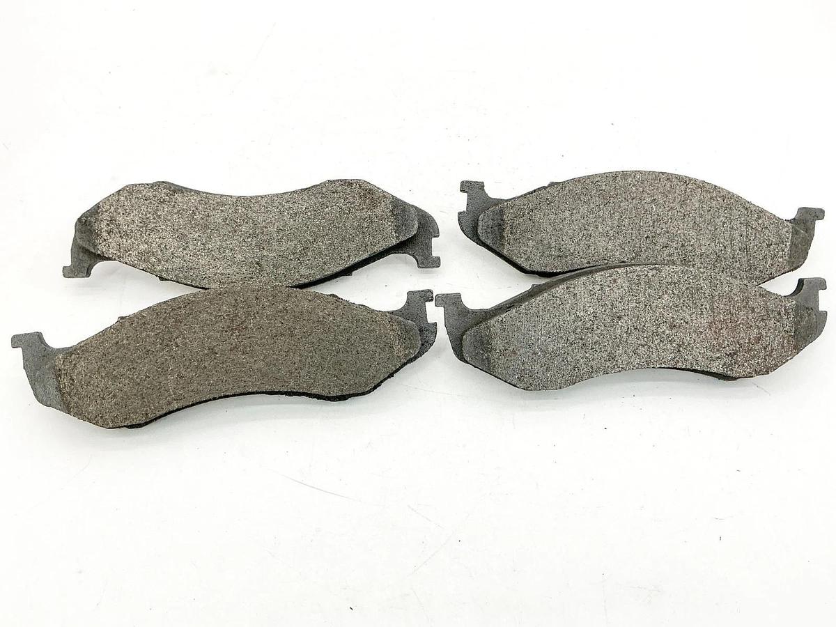 New Duralast MKD477 Brake Pad Kit 090054