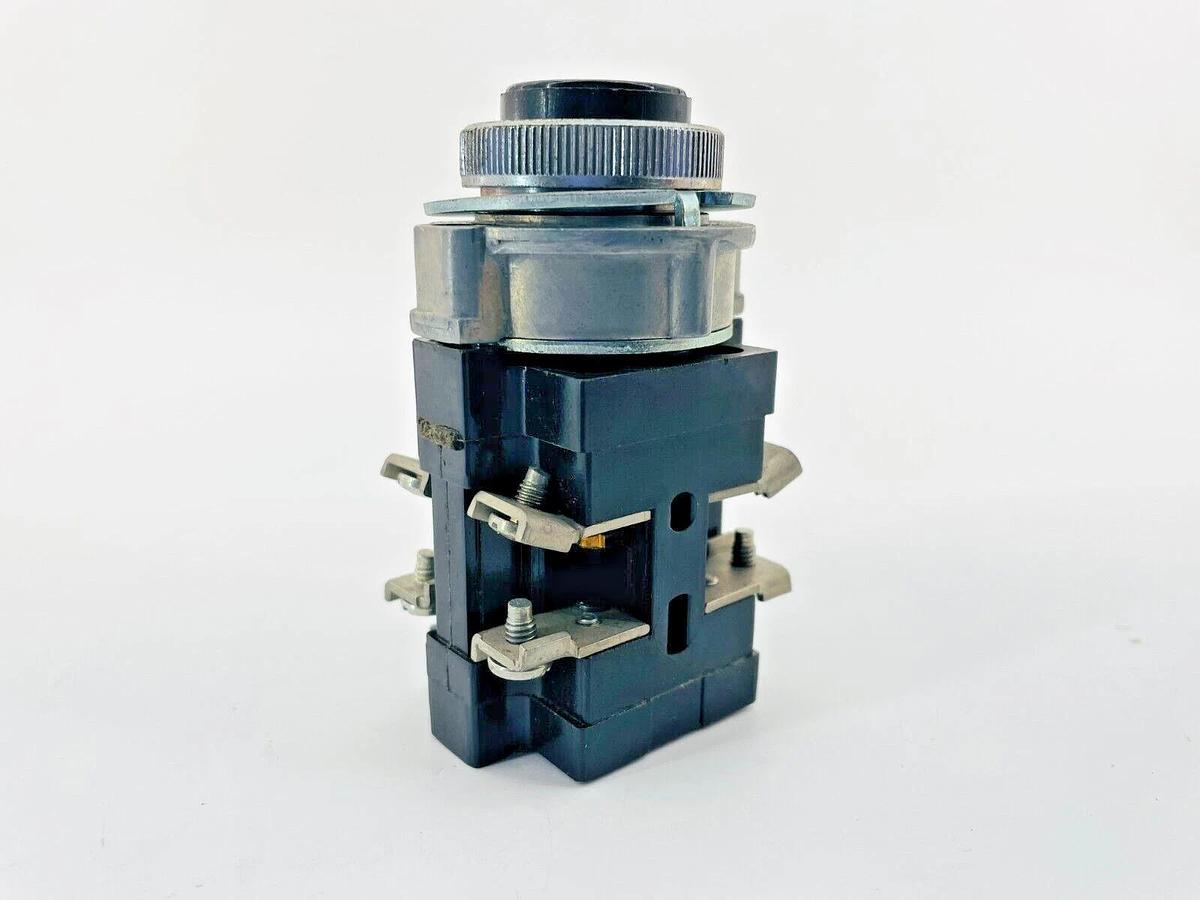 New Cutler Hammer 10250H375-48 Heavy Duty Pushbutton 600V 2NO 2NC Black
