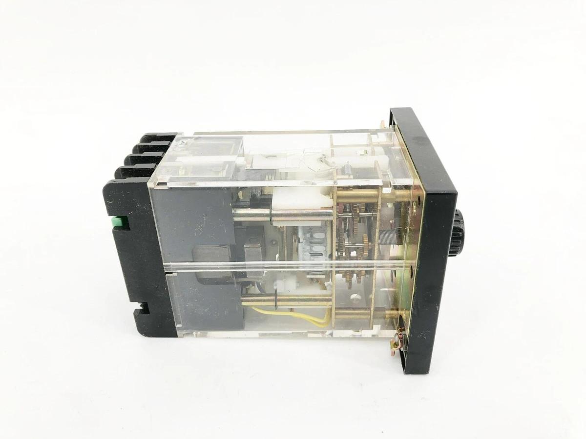 New E. Dold & Söhne ZS 700.14.1011 Time Protector 110VAC 2-60ohm 0-60min 0016867