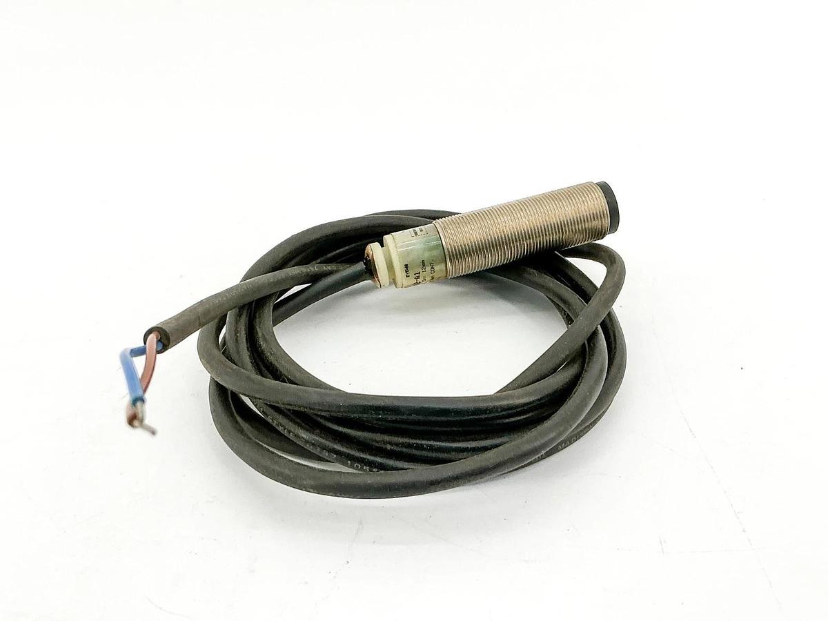New Cutler Hammer E57-18LE12-A1 Inductive Proximity Sensor 250V - No Hardware