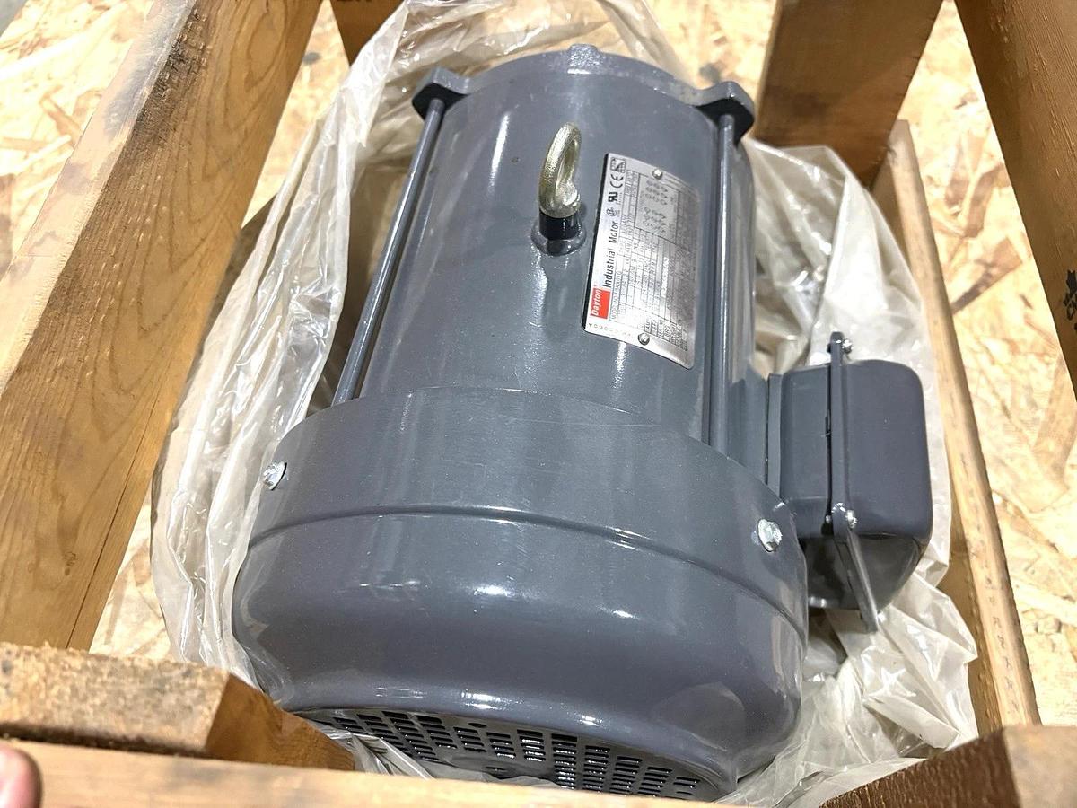 New Dayton 3KX01G 3HP TEFC Motor 208-230/460V 3PH 1740RPM 182T Frame