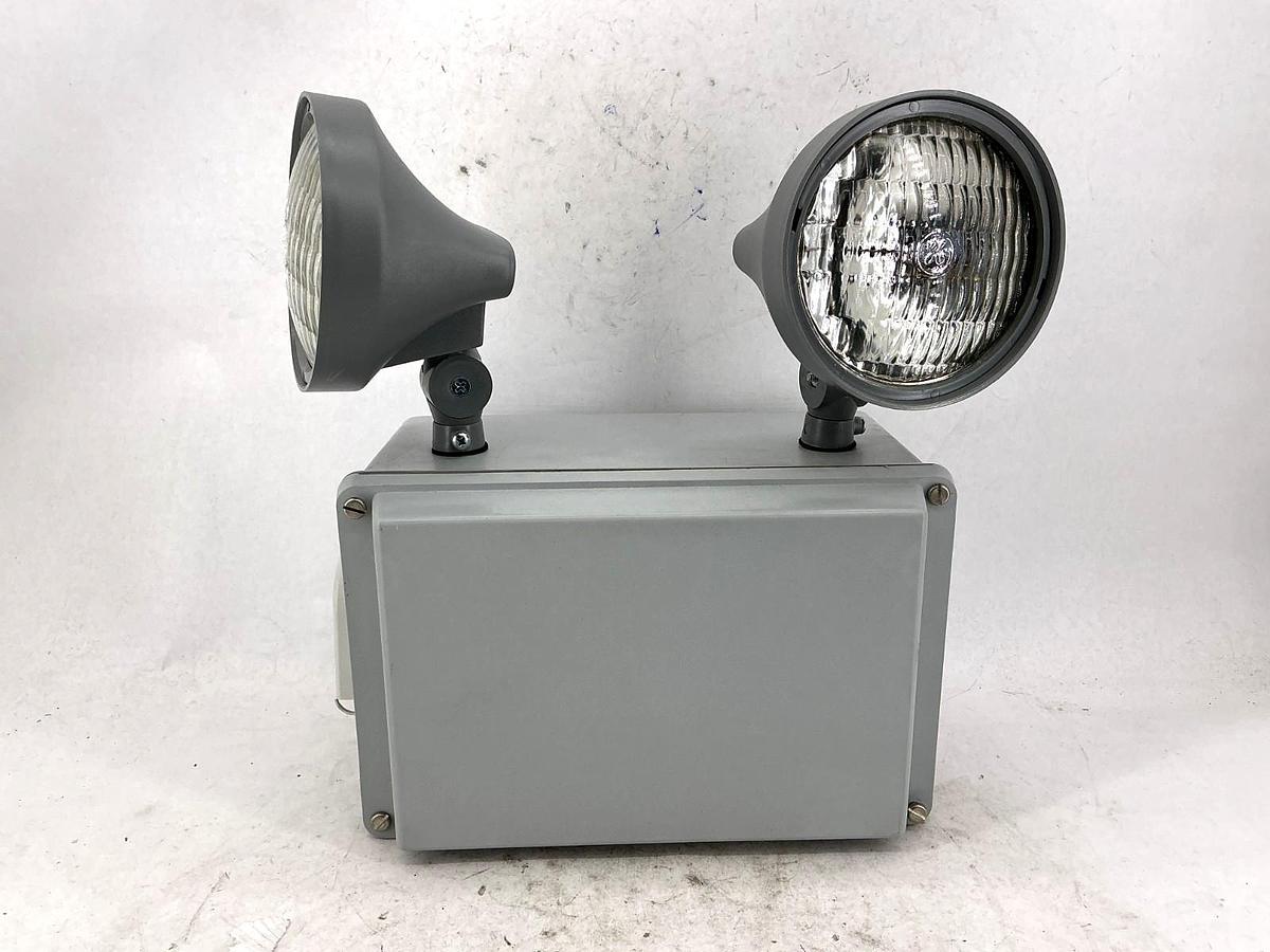 New Cooper Lighting UMB1 Sure-Lites Wet Location Emergency Light 6V 18W - No Box