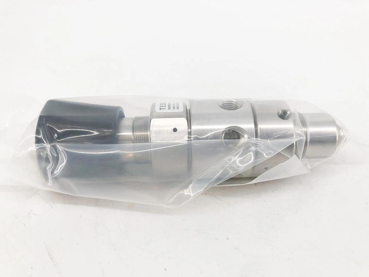 New Tescom 44-3464S24 Pressure Reducing Regulator SS 3500psig In 0-250psig Out