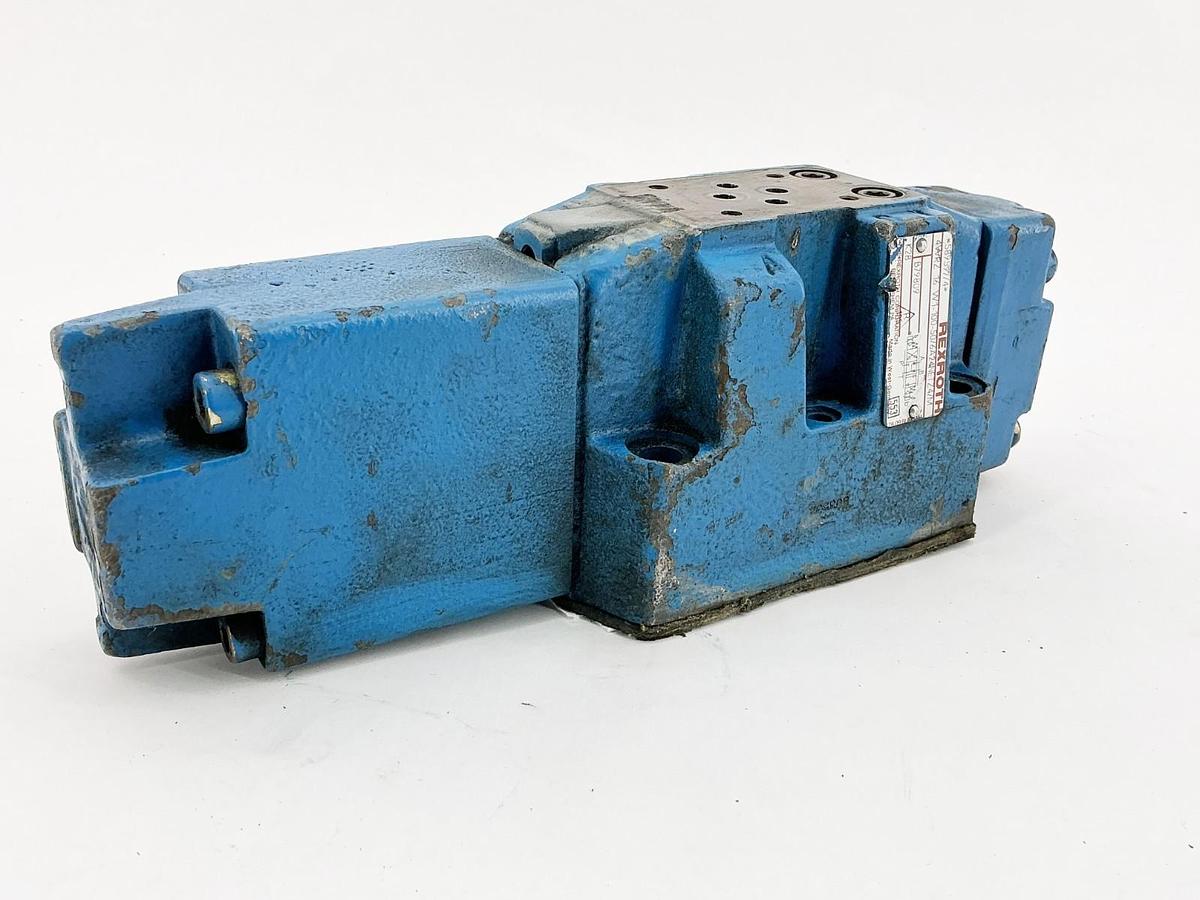 Used Rexroth 4WRZ 16 W1-100-50/6A24NETZ4/M Directional Pilot Valve Base 58959114