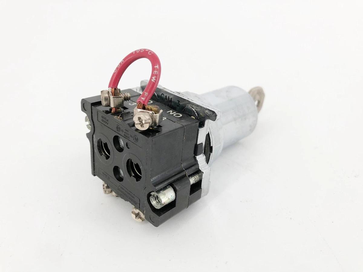 New Cutler Hammer 10250T/9100T Keyed Selector Switch 3-Pos. Maintained - No Box