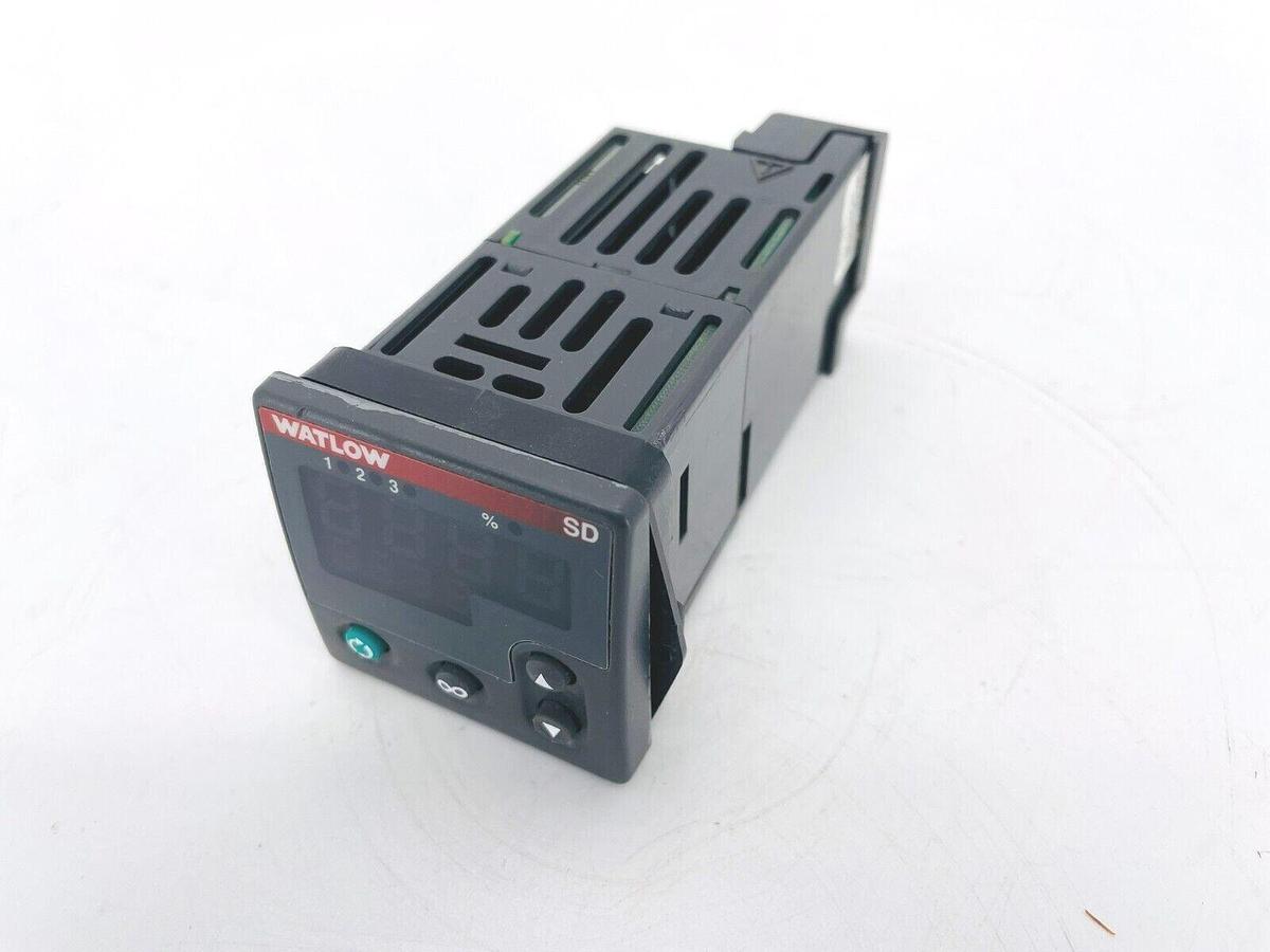 Used Watlow SD6C-HCJF-AARG Controller 100-240V 1/16DIN