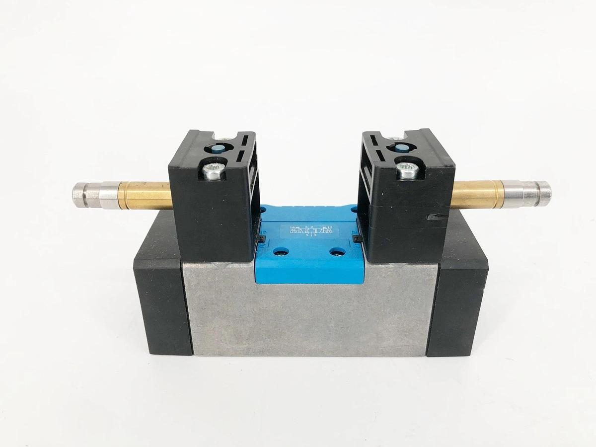 New Festo MN1H-5/3G-D-1-C Solenoid Valve 45-145psi 24VDC 159681 - No Box