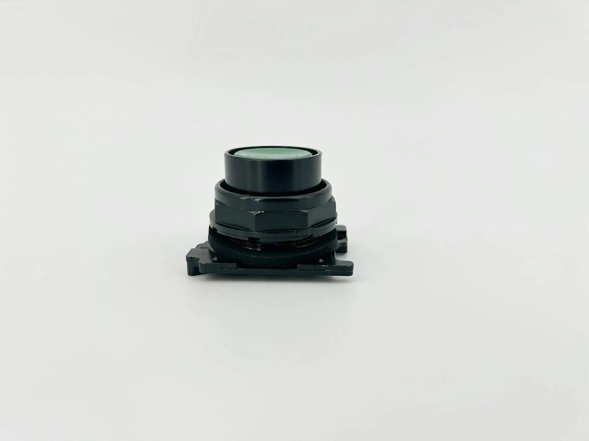 New Eaton Cutler Hammer E34PB3 Corrosion Resistant Green Push Button - No Box