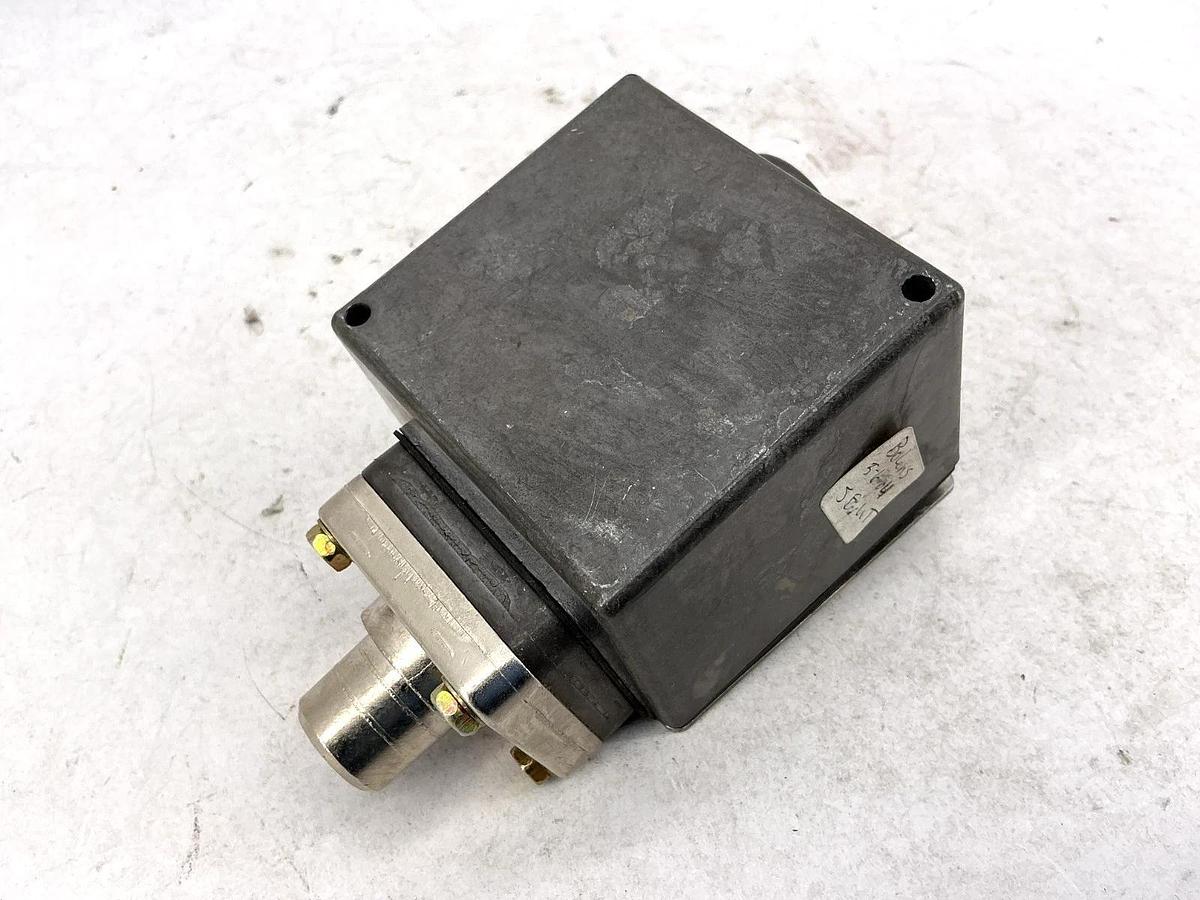 New Barksdale E1H-H90-F2 Pressure Switch 1000PSI .21-6.21 BAR 10A 600V - No Box
