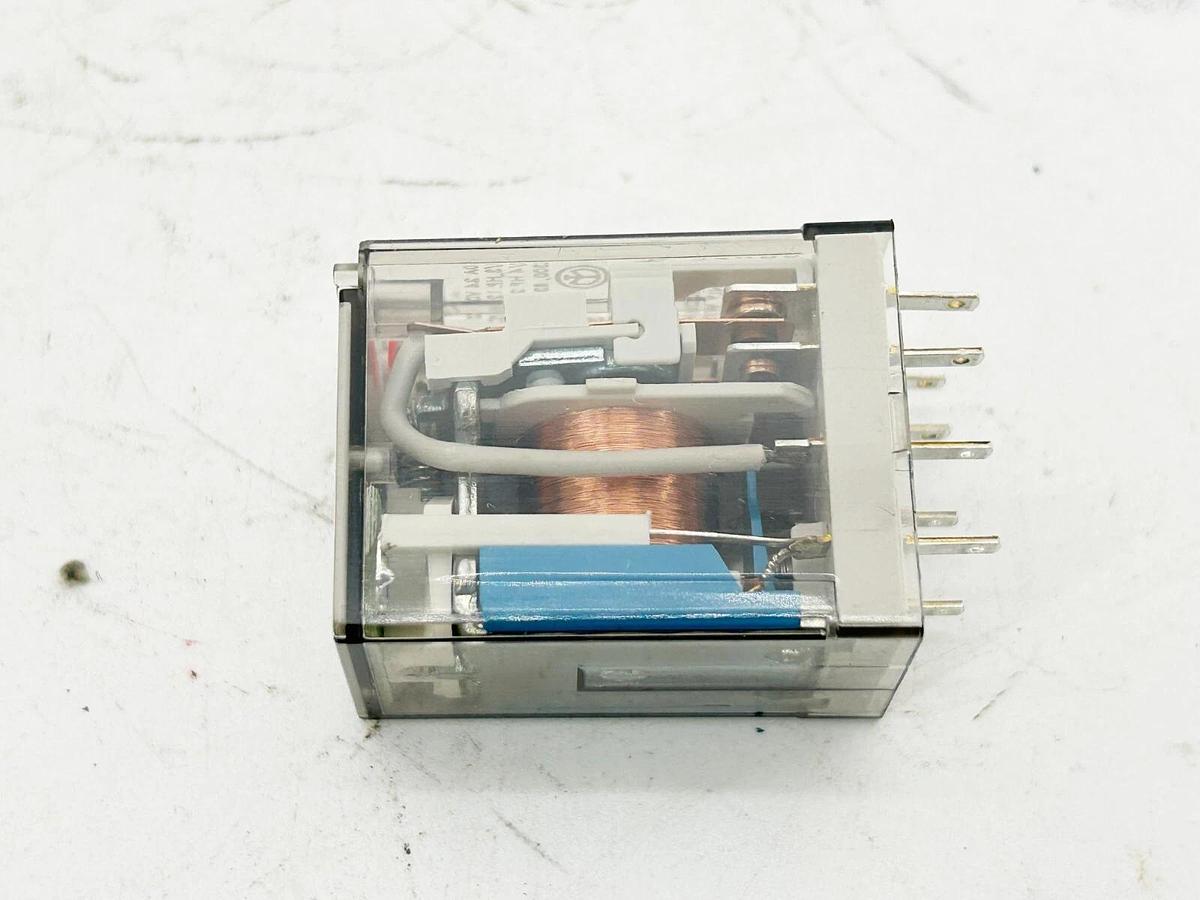 New Lot of 2 Allen Bradley 700-HC22Z24-4 Relay Series A 24VDC 10A 1/3HP 240VAC