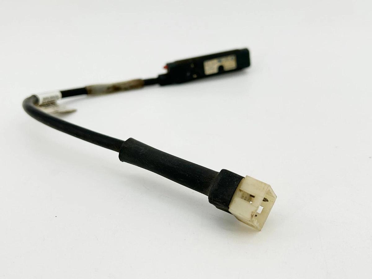 Used Cutler Hammer 13101A6517 Photoelectric Sensor 10-30V 250MA 100MM Sensing Range