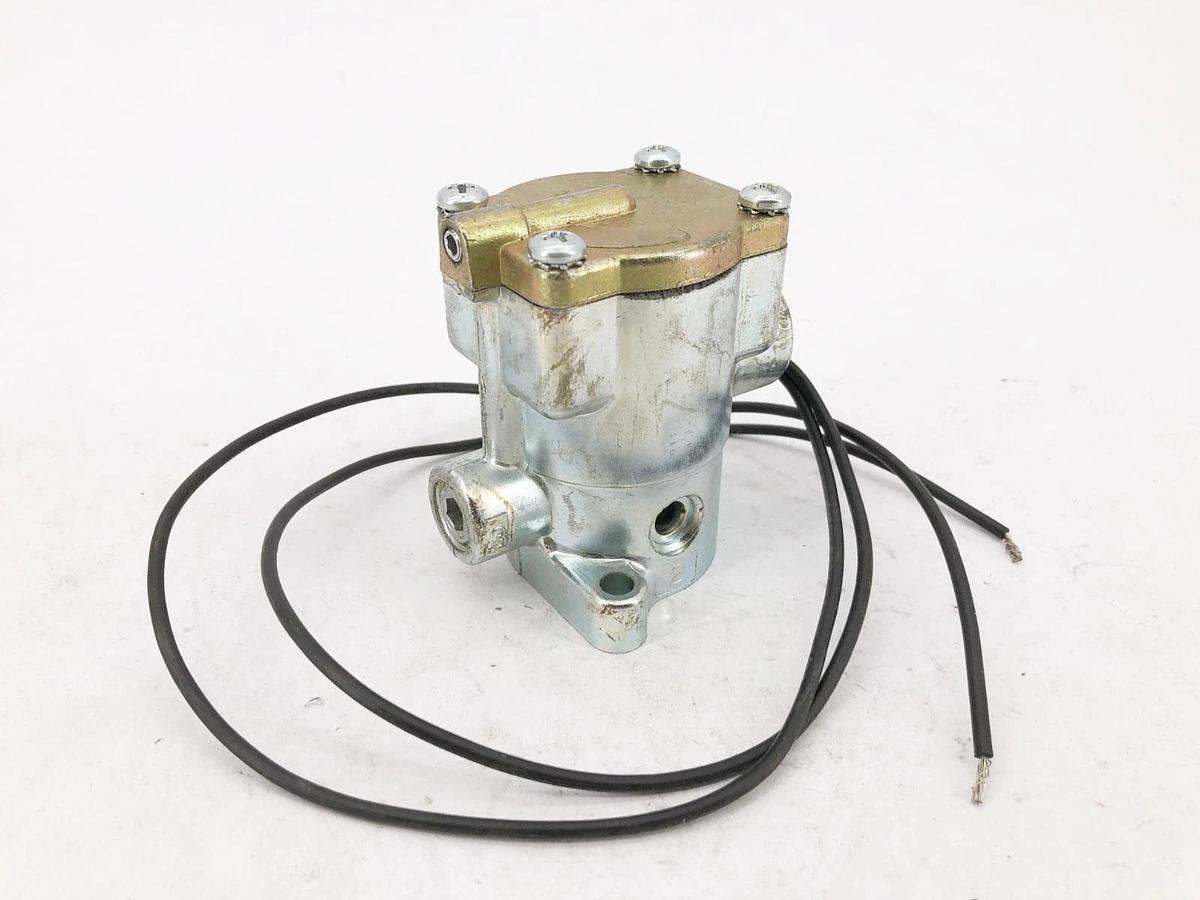 New Parker K085-1019 Pilot Valve 110/120V - No Box