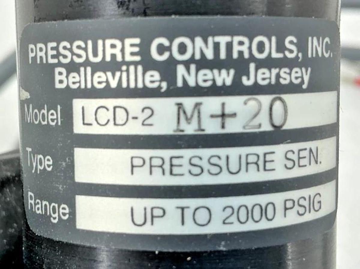 New Pressure Controls Inc LCD-2-M+20 Pressure Sensor 2-Wire 2000PSIG - No Box