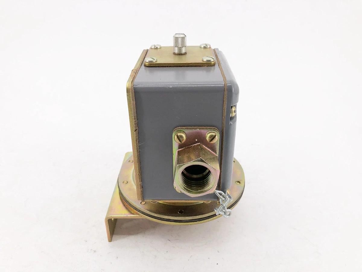 New Square D 9012-AMW1 Pressure Switch 0.25-2.5# 120V-600VAC - No Box