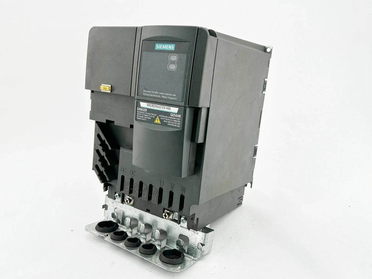 Used Siemens 6SE6440-2UE24-0CA1 AC Drive 440 5HP 6.1A 600V 2.2KW 63Hz - Missing Parts
