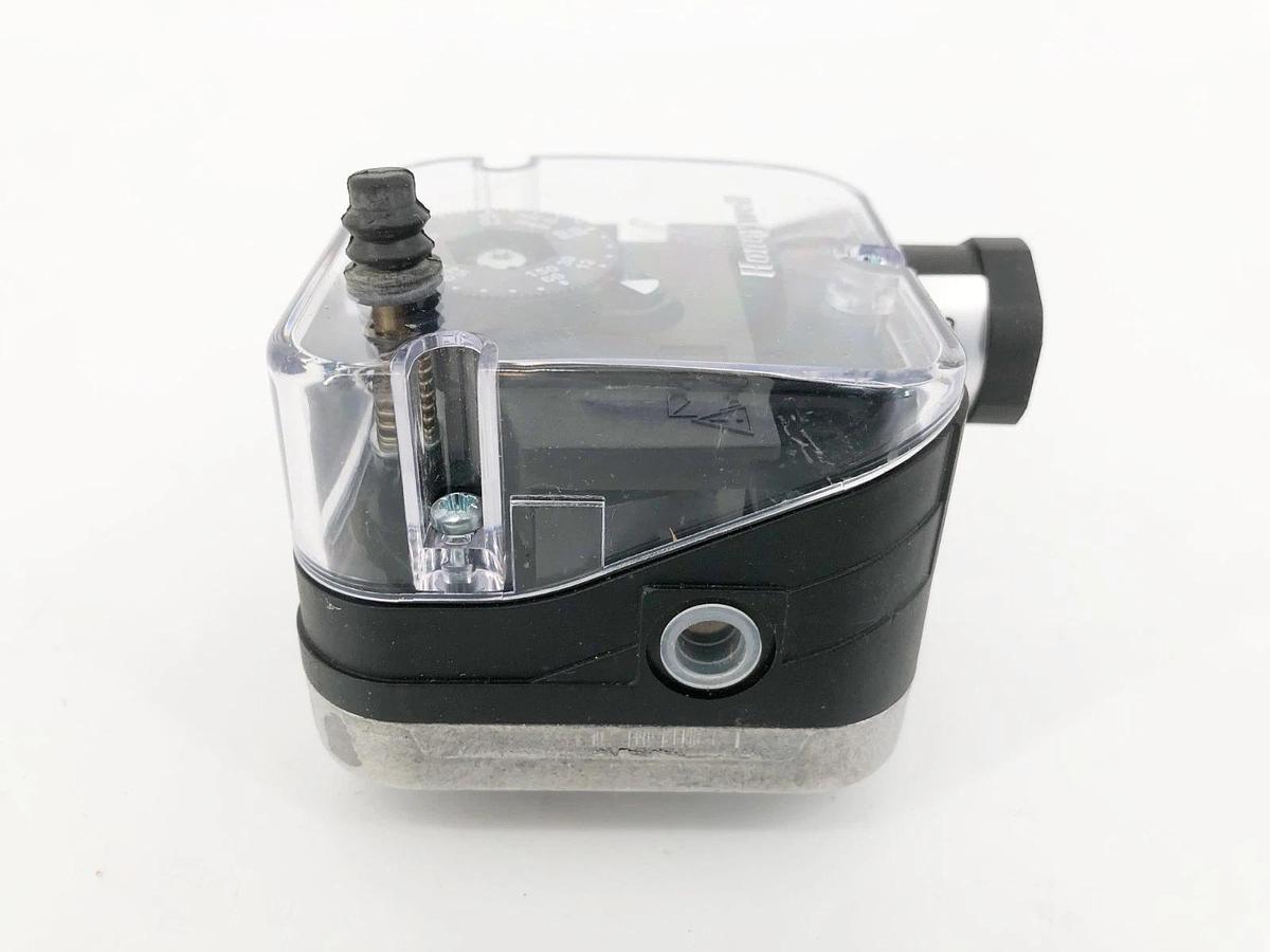 New Honeywell C6097A3038 Pressure Switch 1/4''NPT 12-60'' W.C. 84449330 - No Box