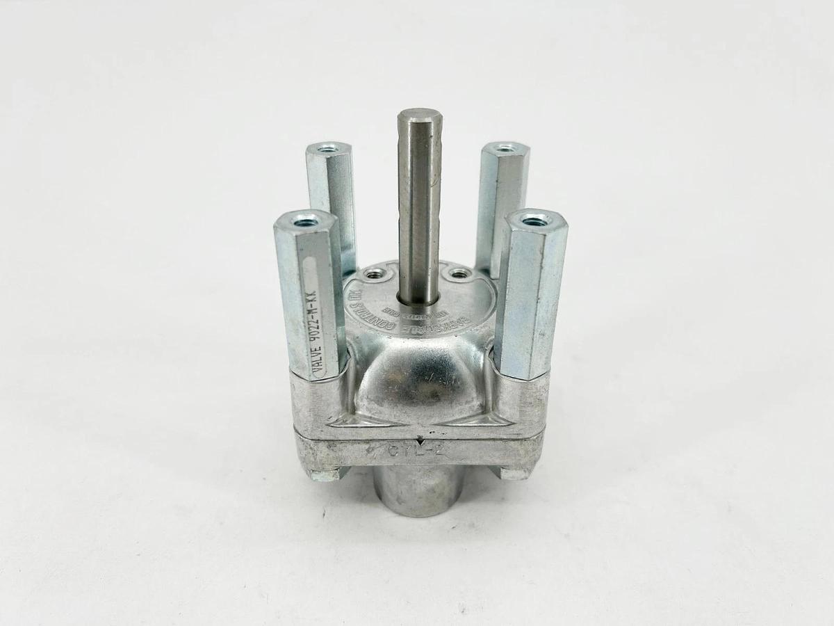 New Barksdale 9022-M-KK Directional Control Valve 3/8" MC2-75-106-B - No Box