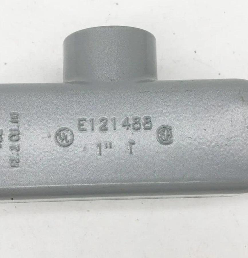 Lot of 2 New E121488 1" T Aluminum Conduit Bodies With Cover