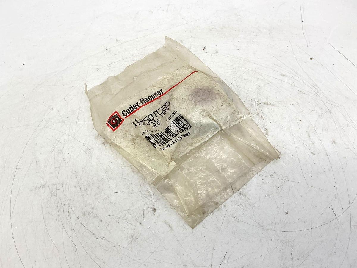 New Cutler-Hammer 10250TC65 Ser A1 Pushbutton Push-Pull Lens Red