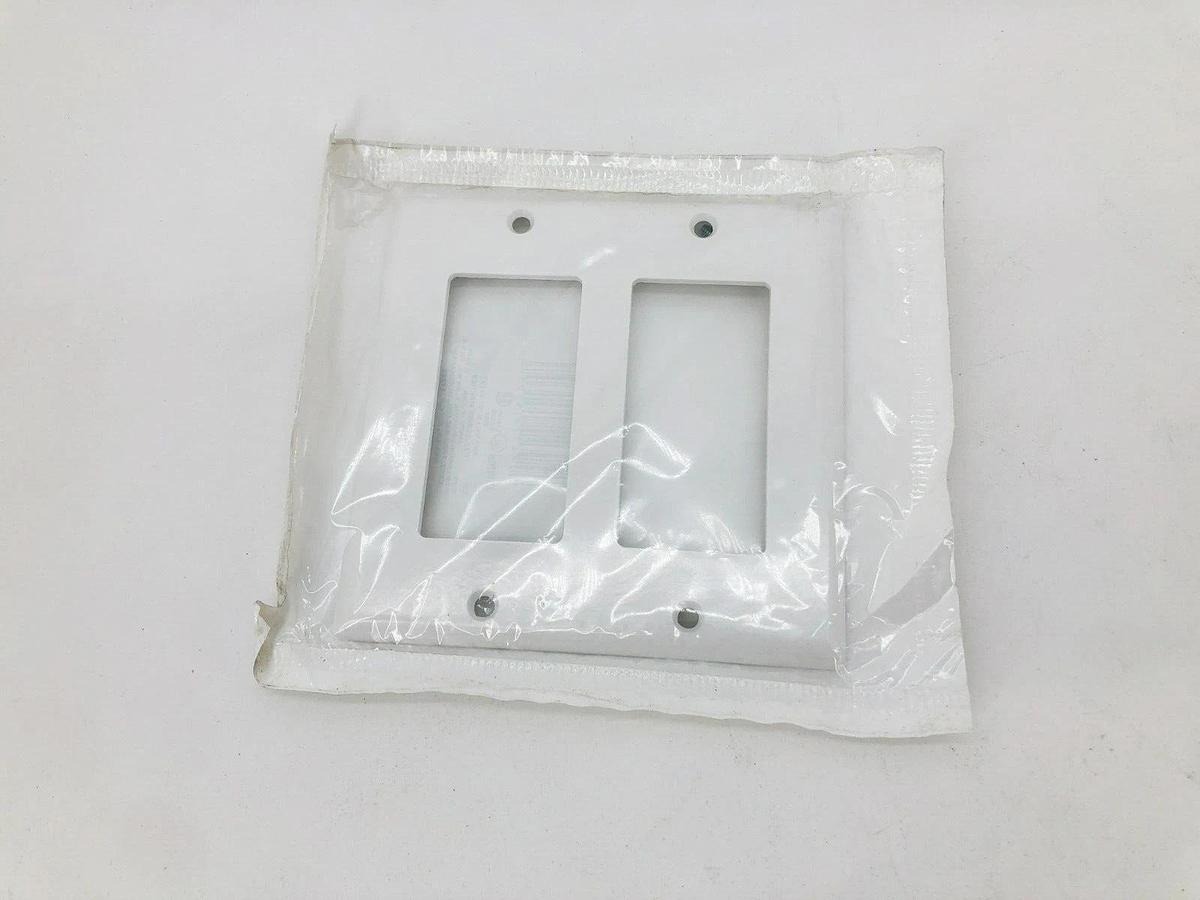 Lot of 5 New Leviton R52-80409-W 2-Gang Wall Plates White