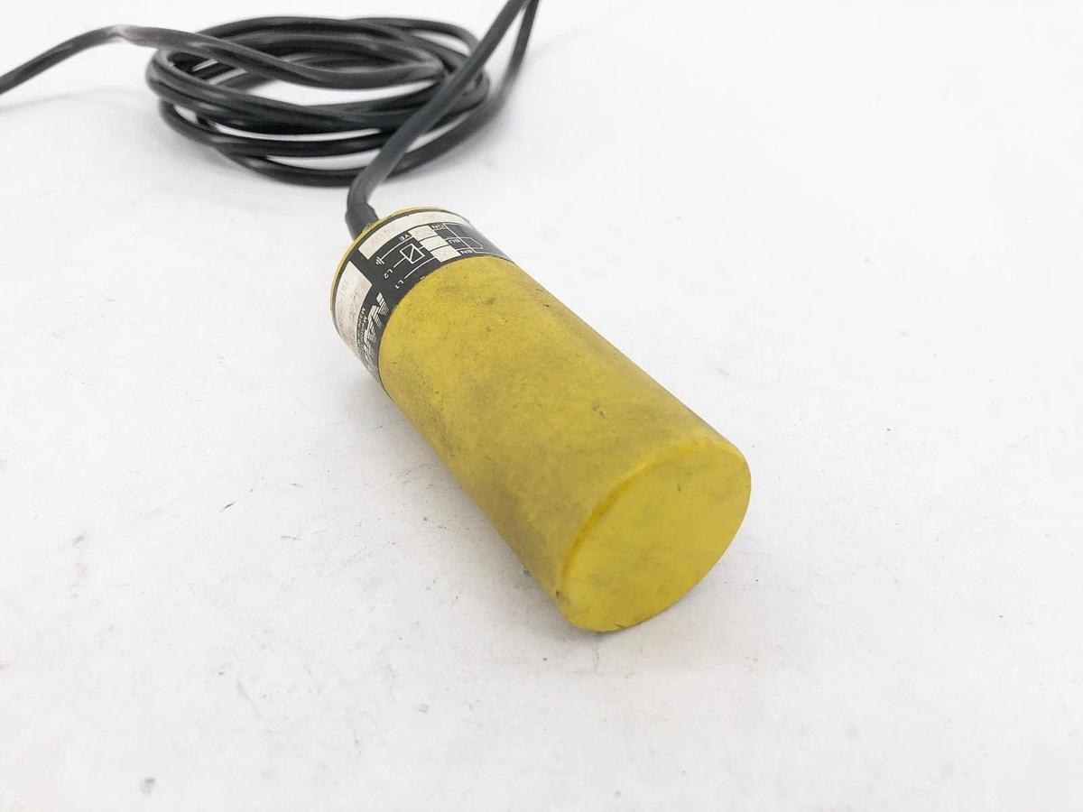 Used Namco ET720-83410 Proximity Sensor Switch 80-250VAC 400mA