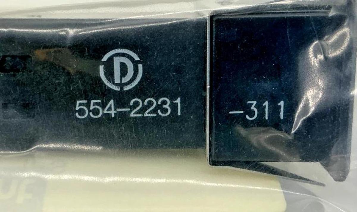 New Dialight 554-2231-311 Panel Mount Pushbutton Switch 8-Pin 1A 125VAC