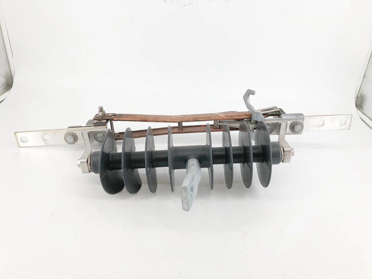 New Hubbell M3C259B Single Insulator Disconnect 25kV 900A