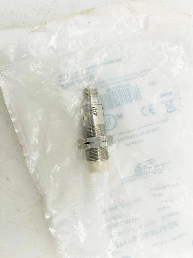 New Allen Bradley 871TS-D8BP18-D4 Sensor 10-30VDC 200MA 8MM Ser A PN-41638