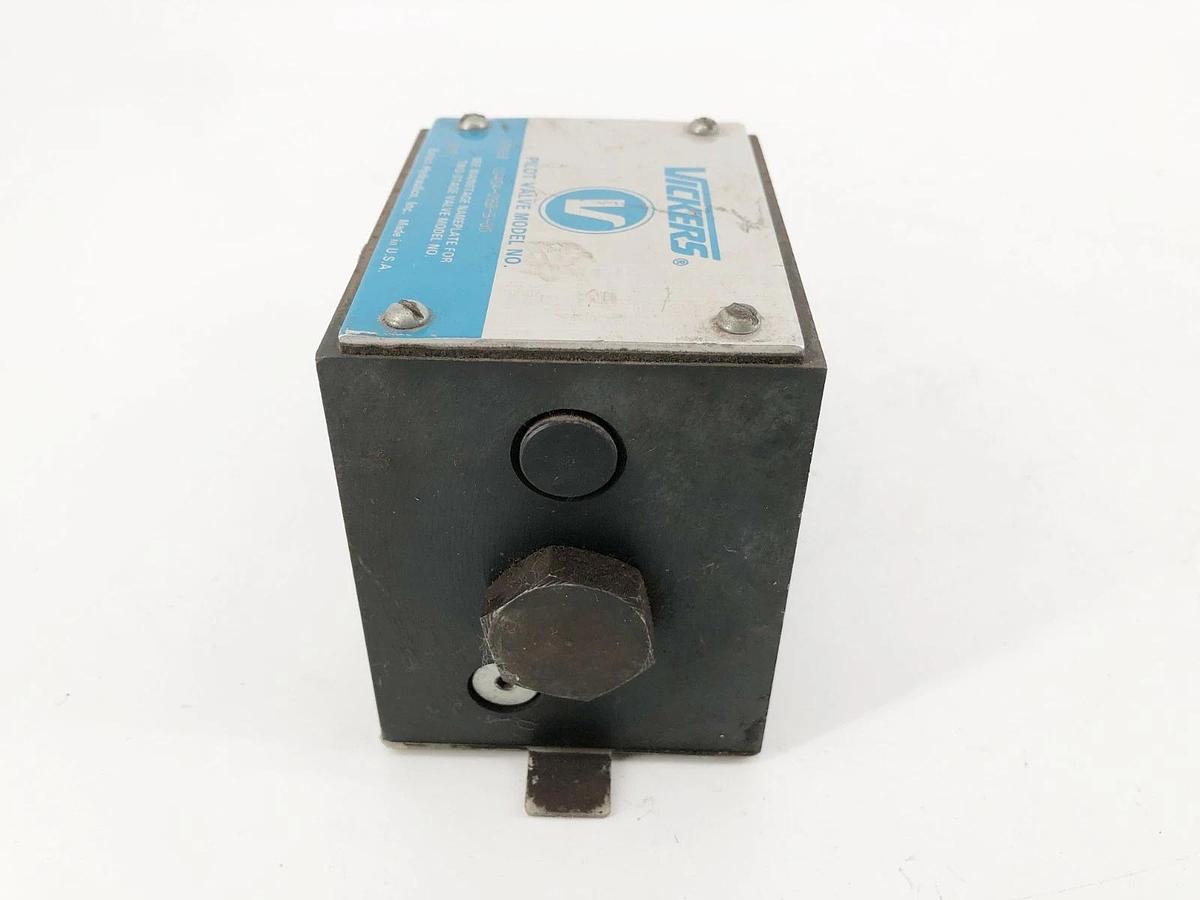 New Vickers DG4S4-016B-B-60 Directional Control Valve 110/120VAC 879158 - No Box