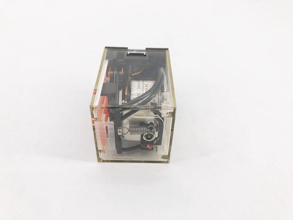 New Cutler Hammer D3PR33T Relay 3PDT 24VAC w/ Test Button
