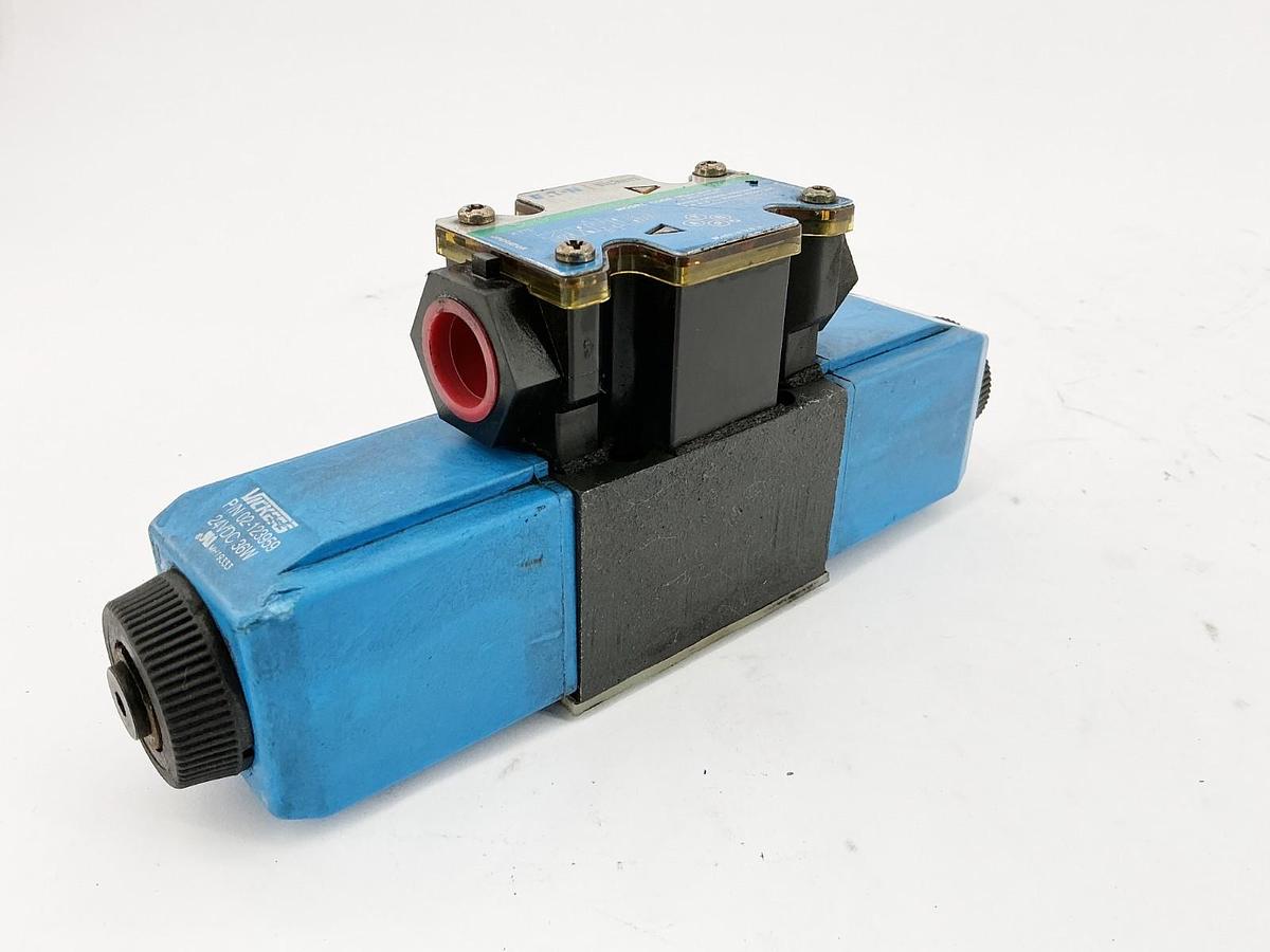 Eaton Vickers DG4V-3S-2C208-M-FTWL-HH5-60 Solenoid Valve 24VDC - No Box