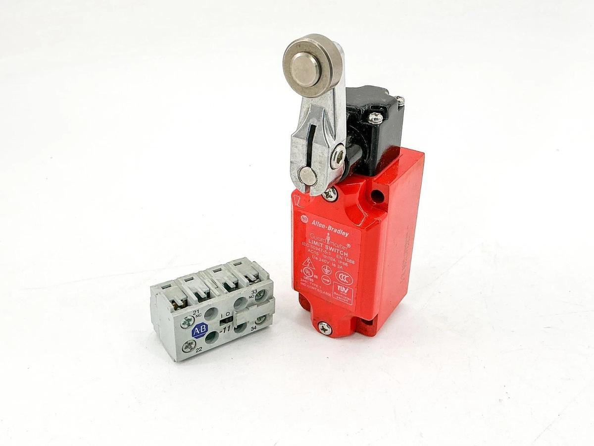 New Allen Bradley 440P-MMHB22B Guard Master Limit Switch 240V SerA